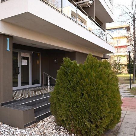 Welcome To Bucharest Airport Residences & Therme-Self Check-In Отопени Екстериор снимка