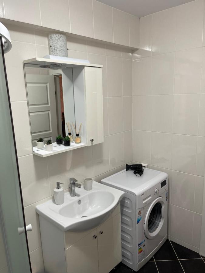 Welcome To Bucharest Airport Residences & Therme-Self Check-In Отопени Екстериор снимка